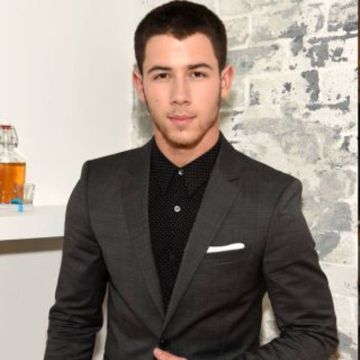 Nick Jonas confirma su romance con Lilly Collins