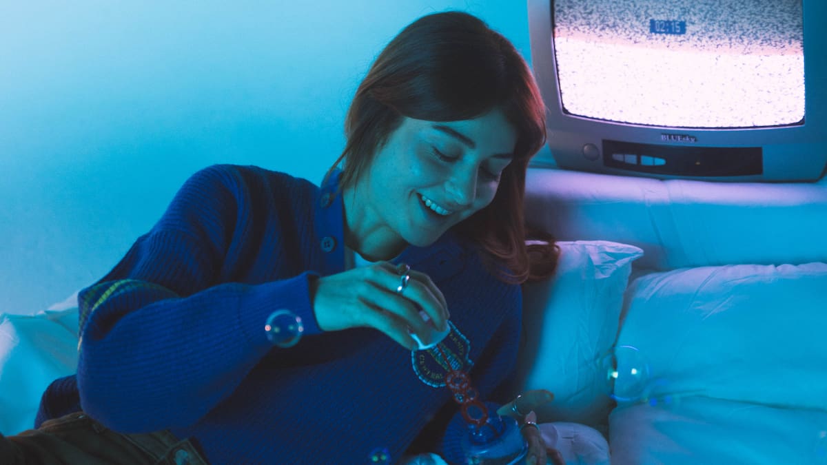 'En Diferit': Júlia Blum transforma la desconnexió quotidiana en pop