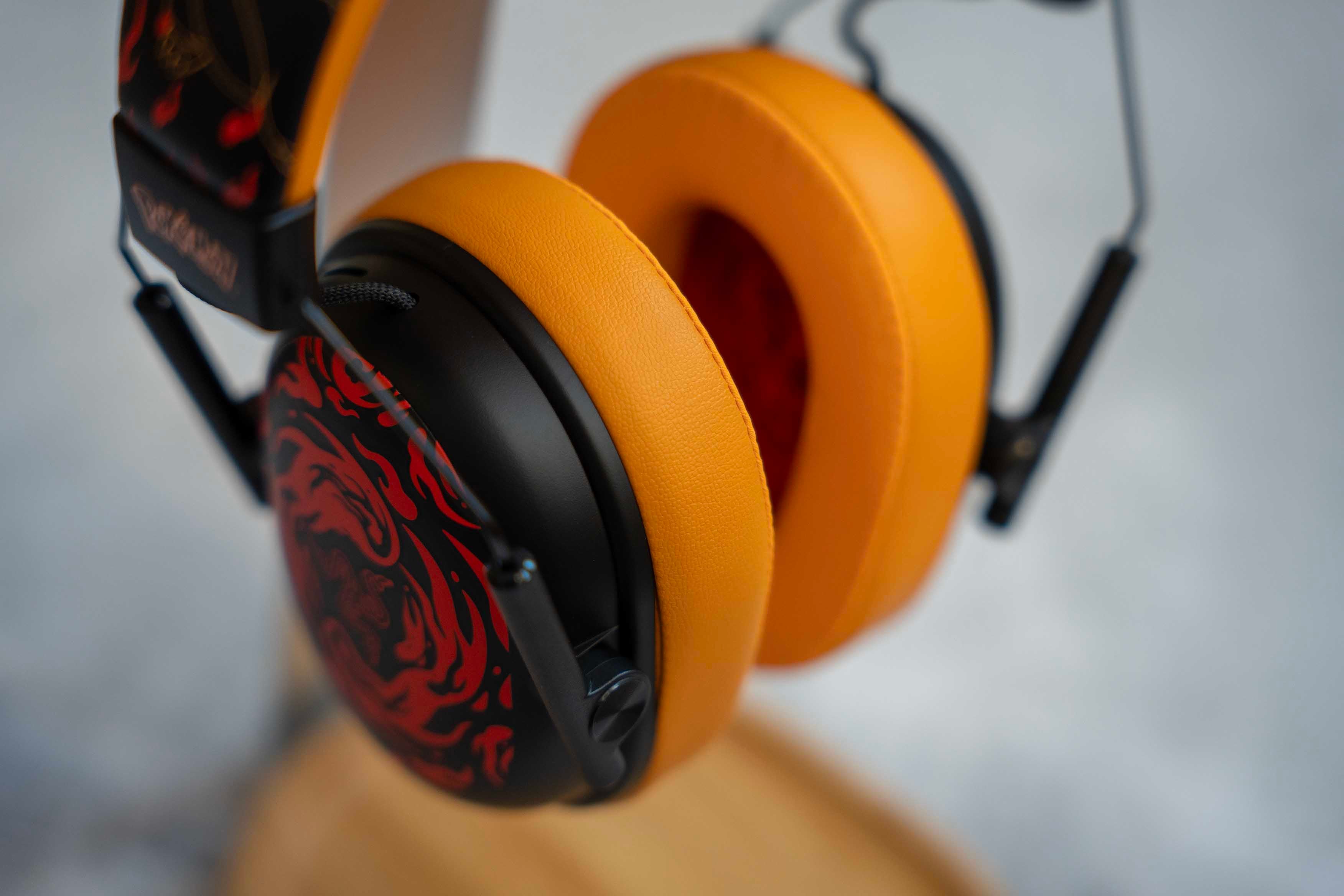 Razer viste de fuego sus BlackShark V3 X HyperSpeed con la nueva edición Charizard
