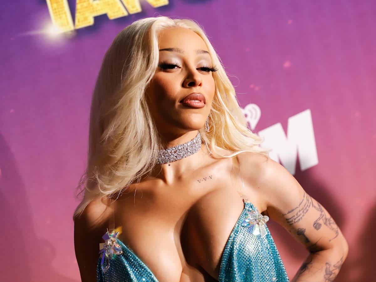 Doja Cat y Latto estrenan el sensual videoclip de 'Okayyy' y anuncian gira juntas