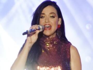 Katy Perry hace saltar las alarmas en un show: ¿Qué le pasa en el ojo?