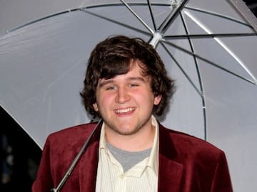 Harry Melling (‘Harry Potter’) se transforma en Edgar Allan Poe para su película con Christian Bale