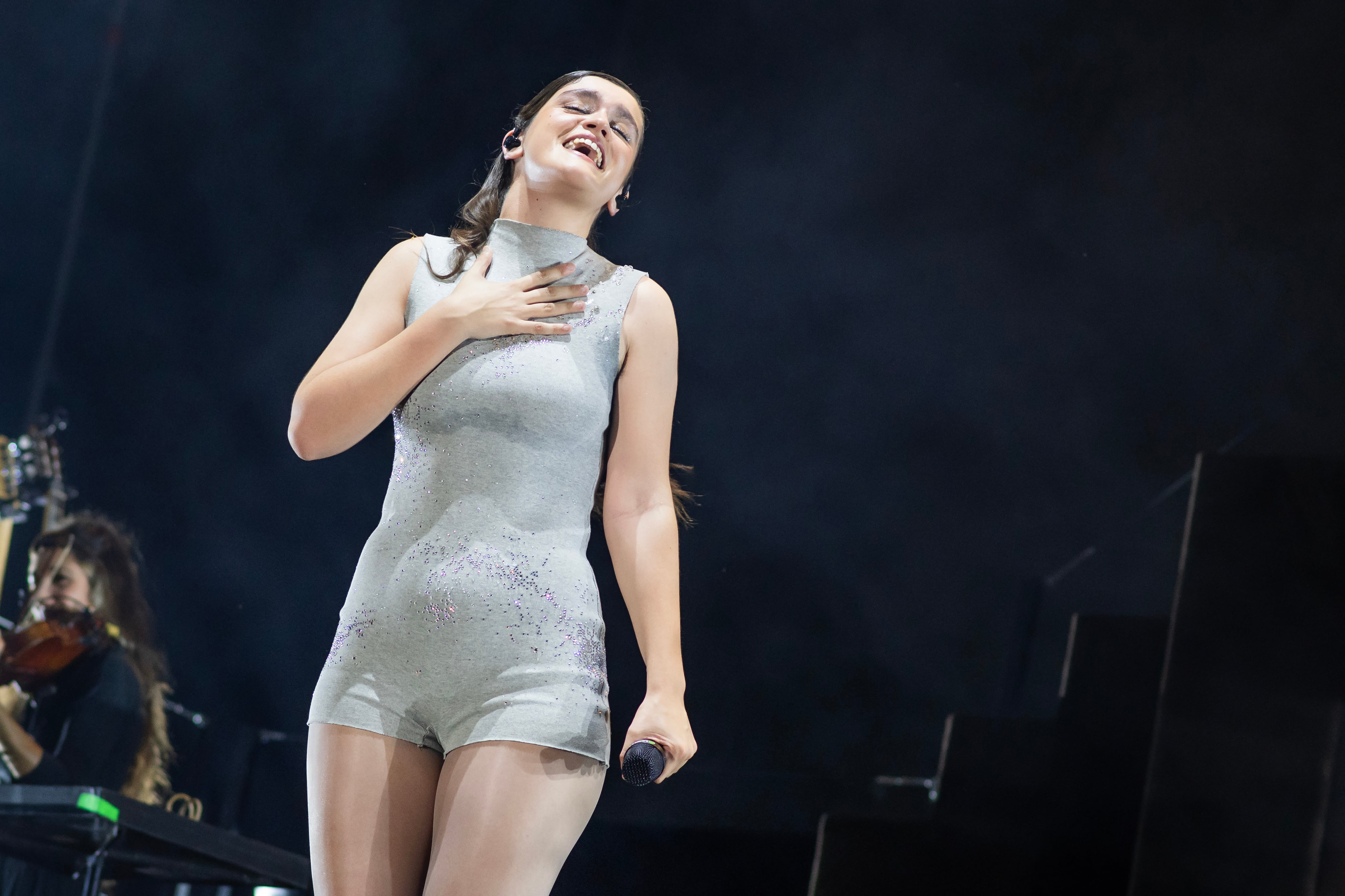 Amaia hace suyo el escenario con un espectáculo compuesto por los sencillos de su proyecto 'Si Abro Los Ojos No Es Real'.