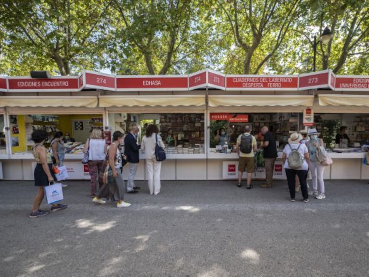 ¿Quién firma hoy, jueves 11 de junio, en la Feria del Libro 2026? Todos los autores y a qué hora estarán en el Retiro