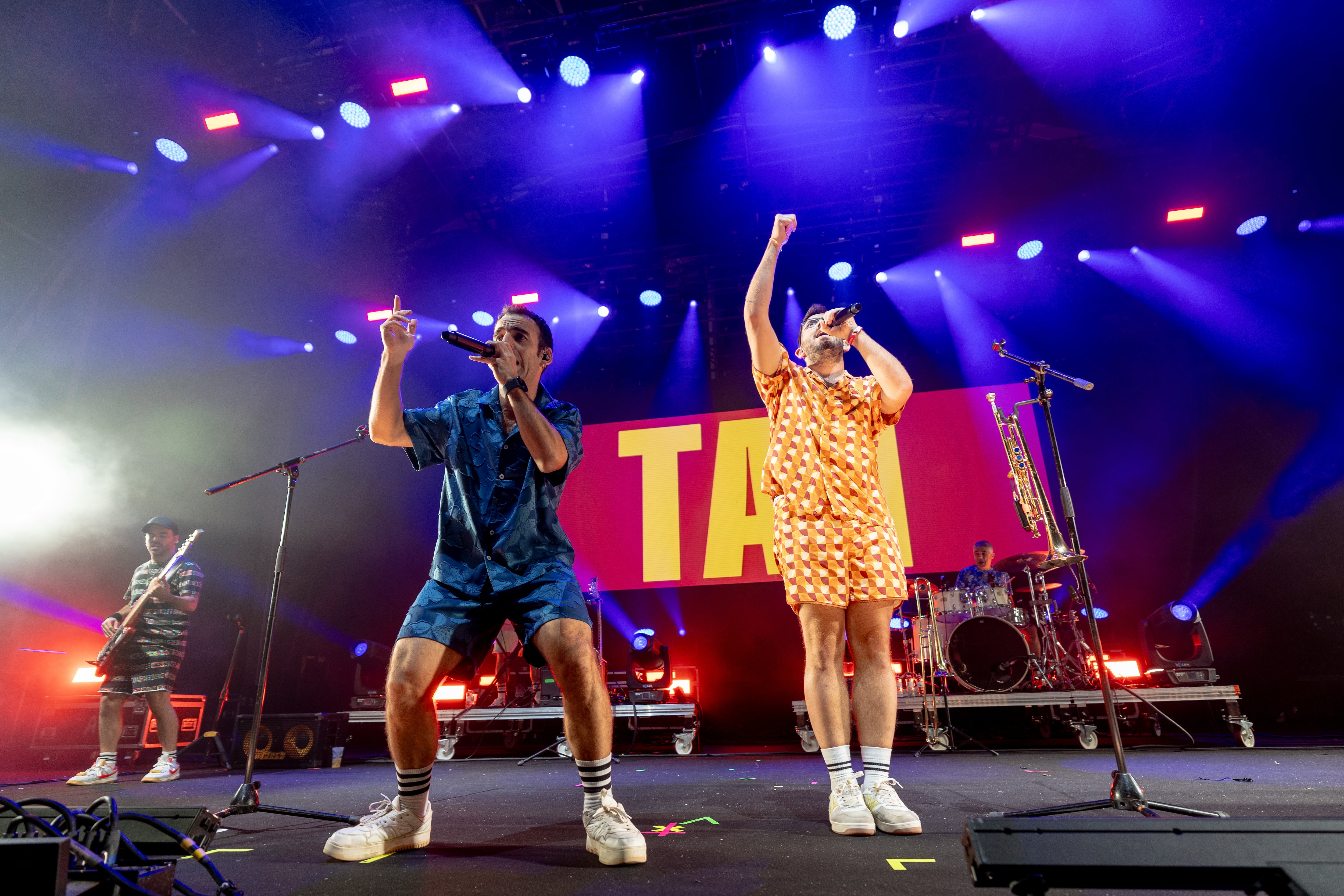 Els egarencs Doctor Prats van fer saltar l&#039;espurna amb el seu directe ple de festa a ELS40 Pop La Mercè 2025 a la platja del Bogatell (Barcelona).