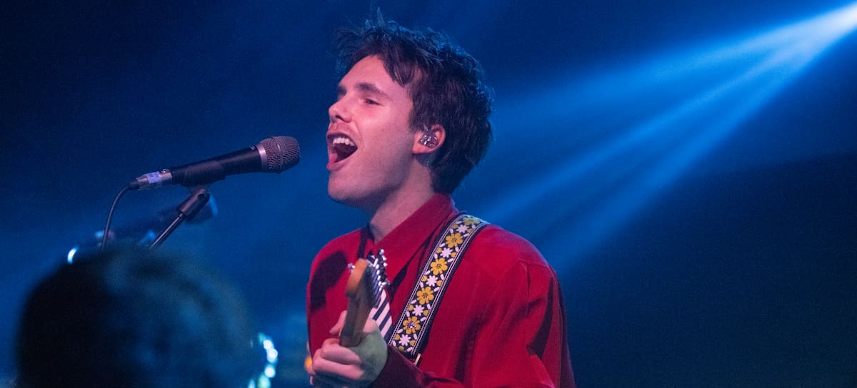 BIRMINGHAM, INGLATERRA - 25 DE FEBRERO: (SOLO PARA USO EDITORIAL) Cruz Beckham, de Cruz Beckham & The Breakers, actúa durante la primera noche de la gira The Time For Your Love en Mama Roux's el 25 de febrero de 2026 en Birmingham, Inglaterra. (Foto de Katja Ogrin/Getty Images)