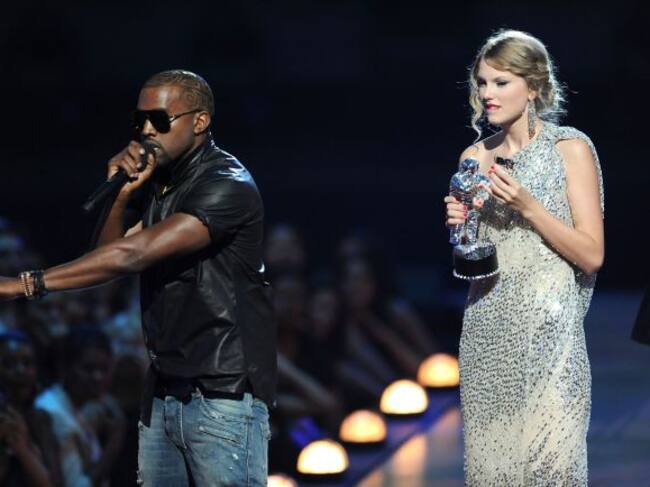 Taylor Swift y Kanye West durante la ceremonia de los Premios MTV en 2009.