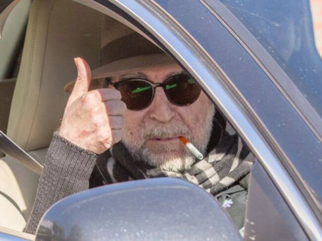 Joaquín Sabina a la salida del hospital.