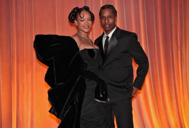 Rihanna y A$asp Rocky, conjuntados en los Globos de Oro 2023.