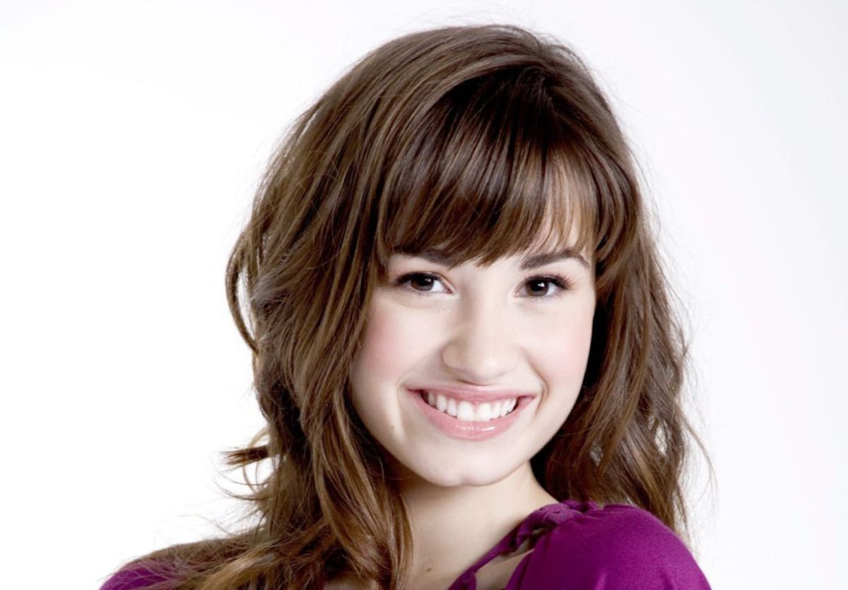 Con Here We Go Again, Demi Lovato llegó al número 1 de Billboard y tan solo tenía 16 años. Fue el boom de loas chicas Disney, que también saboreó Miley Cyrus.