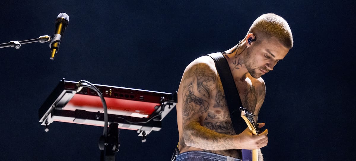 Justin Bieber durante un concierto en los premios Grammy.