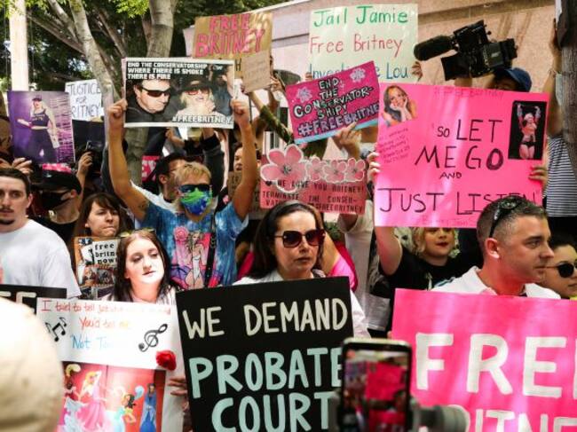 Mucha gente apoya a Britney Spears en su petición de libertad y fin de la tutela paterna.