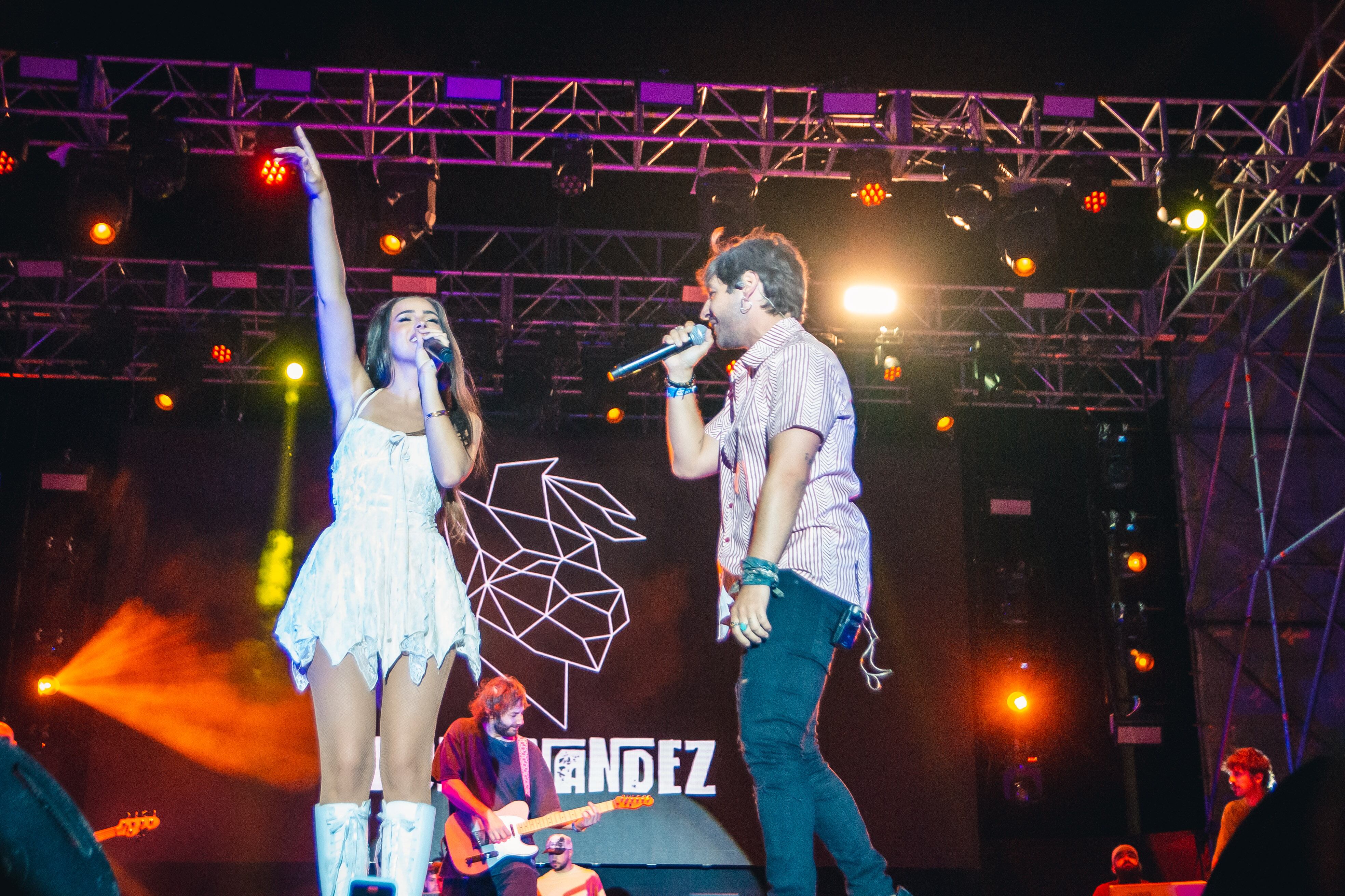 Polo Nández y Mar Lucas compartieron escenario para interpretar una de sus últimas colaboraciones, 'Parte de mí'.