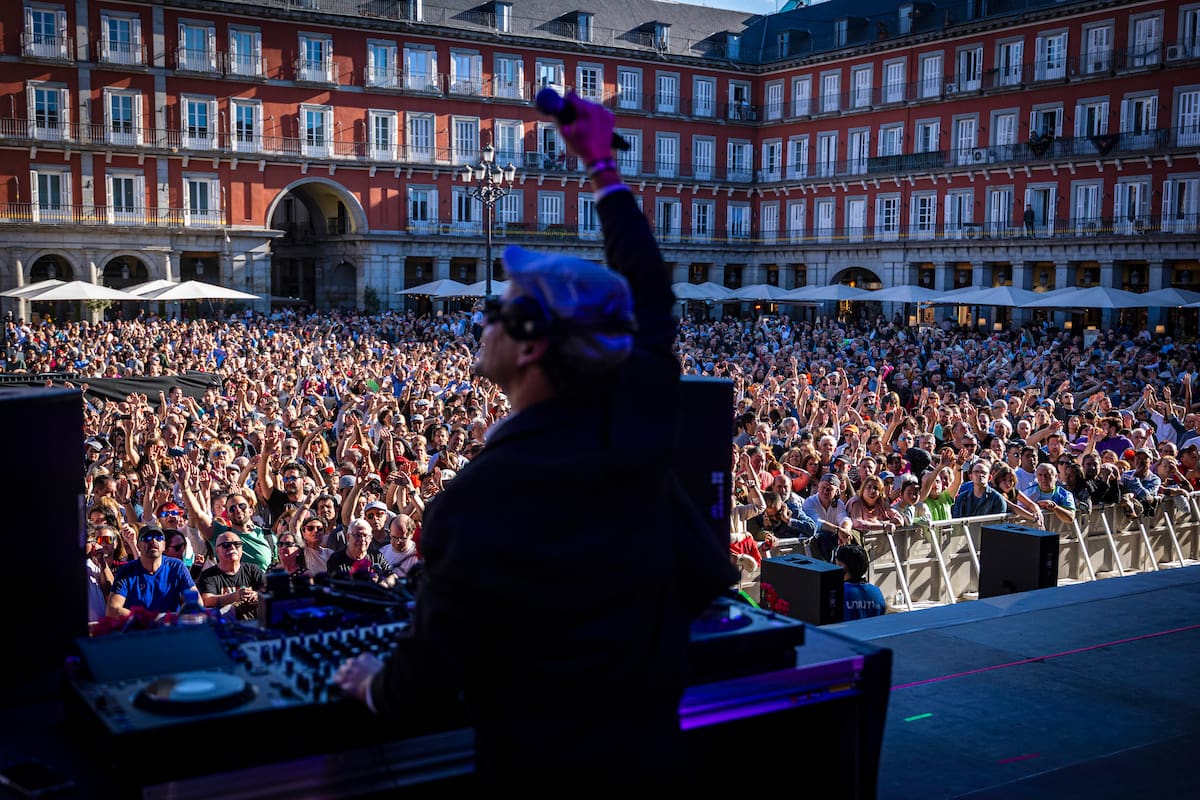Cerca de 12.000 personas saltaron al ritmo de un cartel de lujo: Miguel Ríos, Sole Giménez (Presuntos Implicados), OBK, Alejo Stivel (Tequila), Bernárdez (The Refrescos), Marilia (Ella baila sola)...