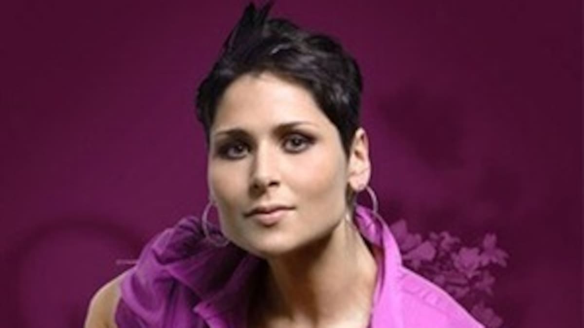 Rosa López reaparece con 'Si tú no estás'