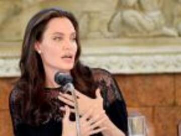 Esta mujer asegura ser la doble de Angelina Jolie