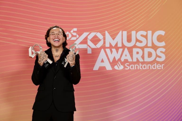 Doble triunfo para el talento latino: Beéle arrasa con Mejor Álbum Latino por &#039;Borondo&#039; y Mejor Colaboración Urbana junto a Nicky Jam en &#039;Hiekka&#039;. ¡Dos premios, un mismo artista imparable!