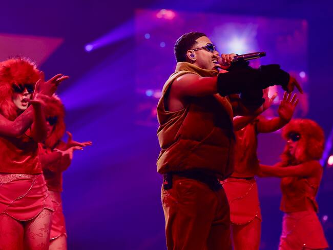 Fue uno de los triunfadores de la noche en premios y también durante su directo: "Esa falda, chiquitita..."