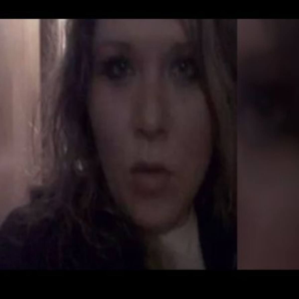 Se sacó una selfie y apareció un fantasma en el fondo