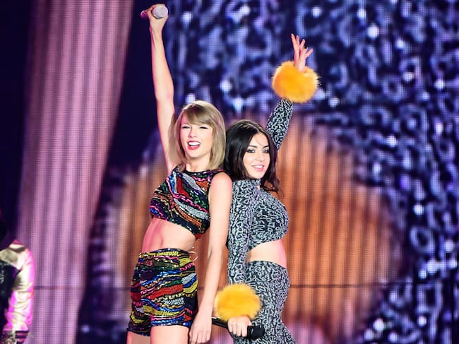 Taylor Swift y Charli XCX durante '1989 World Tour' en Toronto, 2015. (Photo by George Pimentel/LP5/Getty Images for TAS)