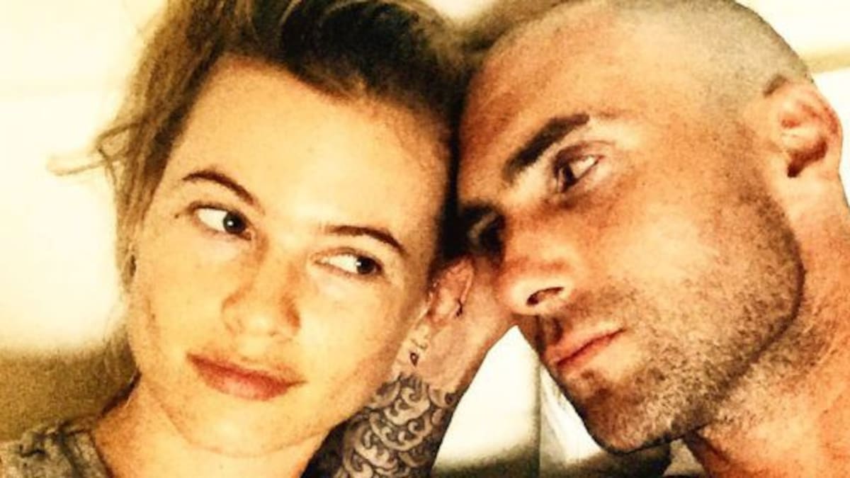 Adam Levine sorprende a su esposa en su primer aniversario