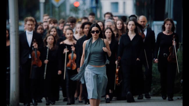 Plano número 11 del videoclip de 'Berghain'