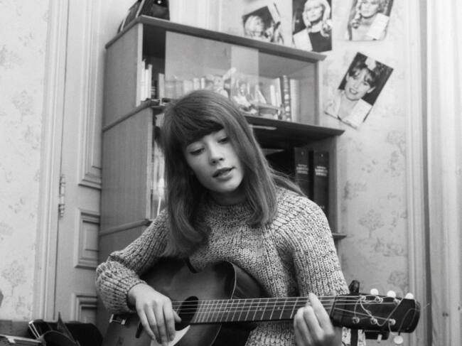 La cantautora francesa Françoise Hardy, un icono del pop yé-yé.