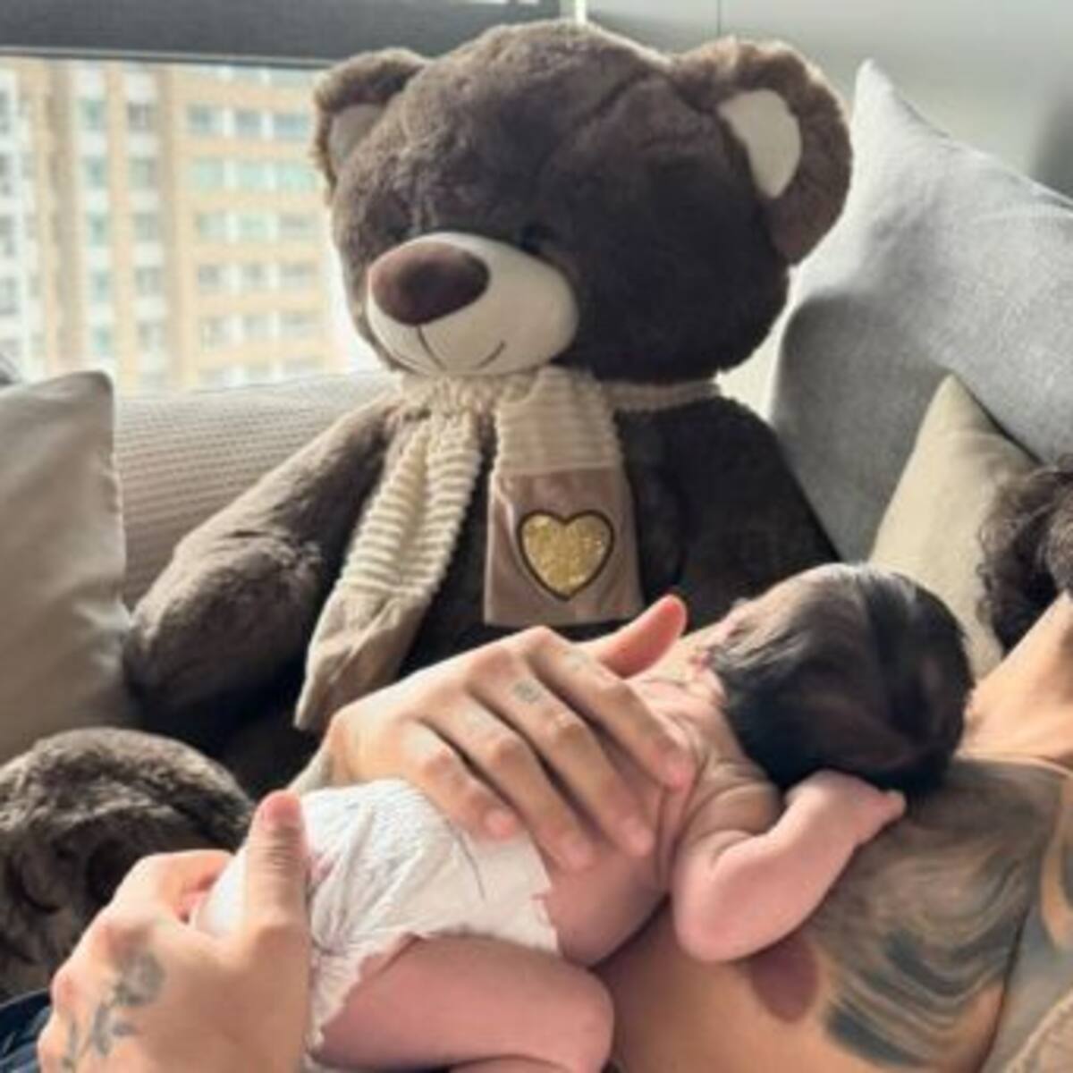 Maluma muestra sus primeros días como padre
