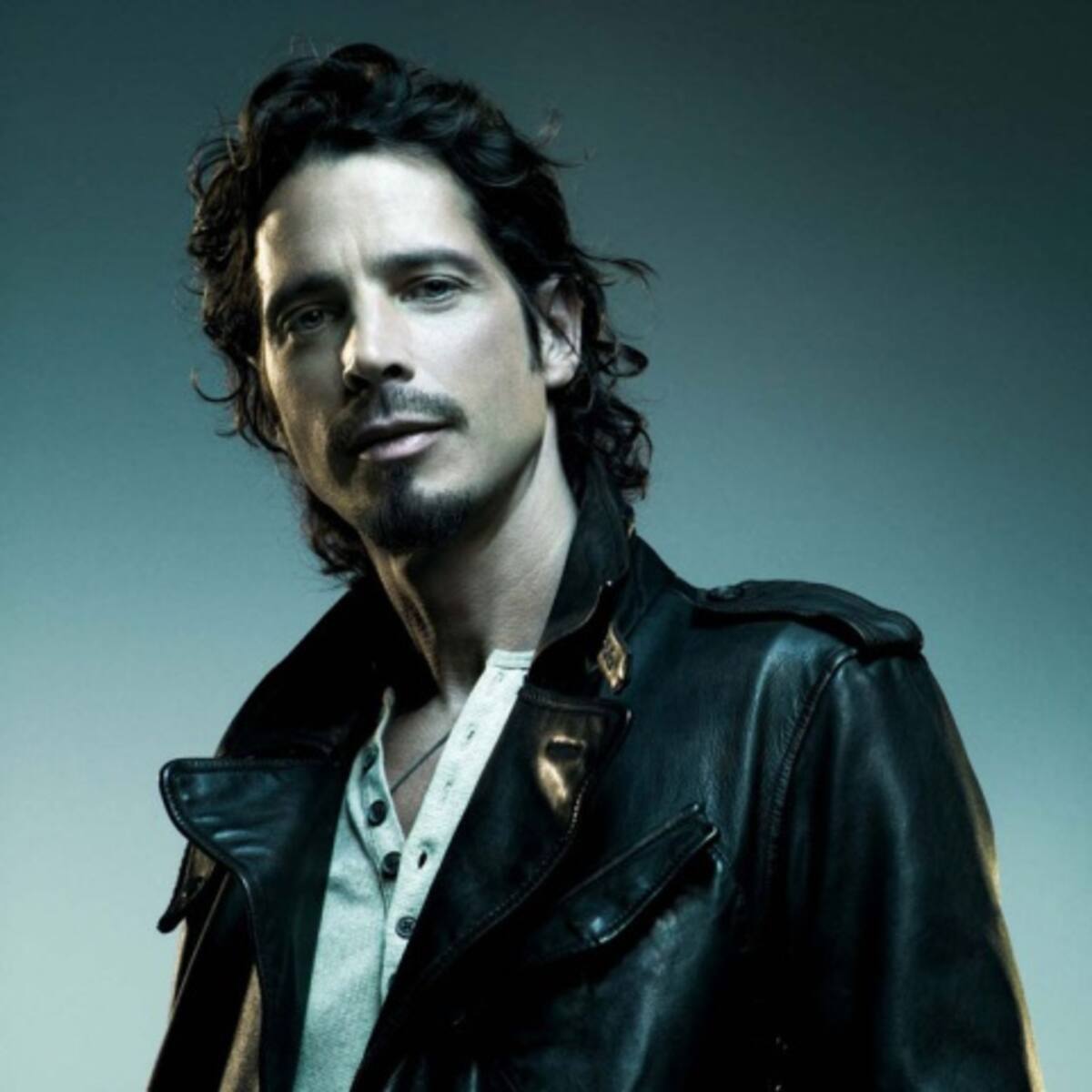 Levantaran estatua de Chris Cornell en Seattle