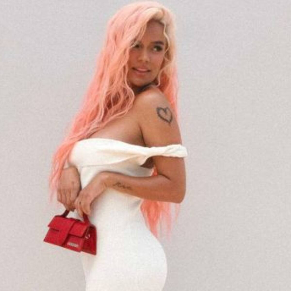 Karol G se roba todas las miradas en la Semana de la Moda de París
