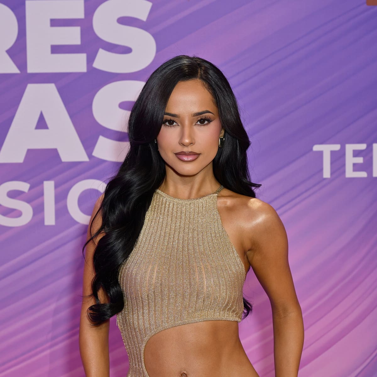 Becky G y Carlos Santana convierten 'Mi gran amor' en un himno contra la política migratoria en Estados Unidos