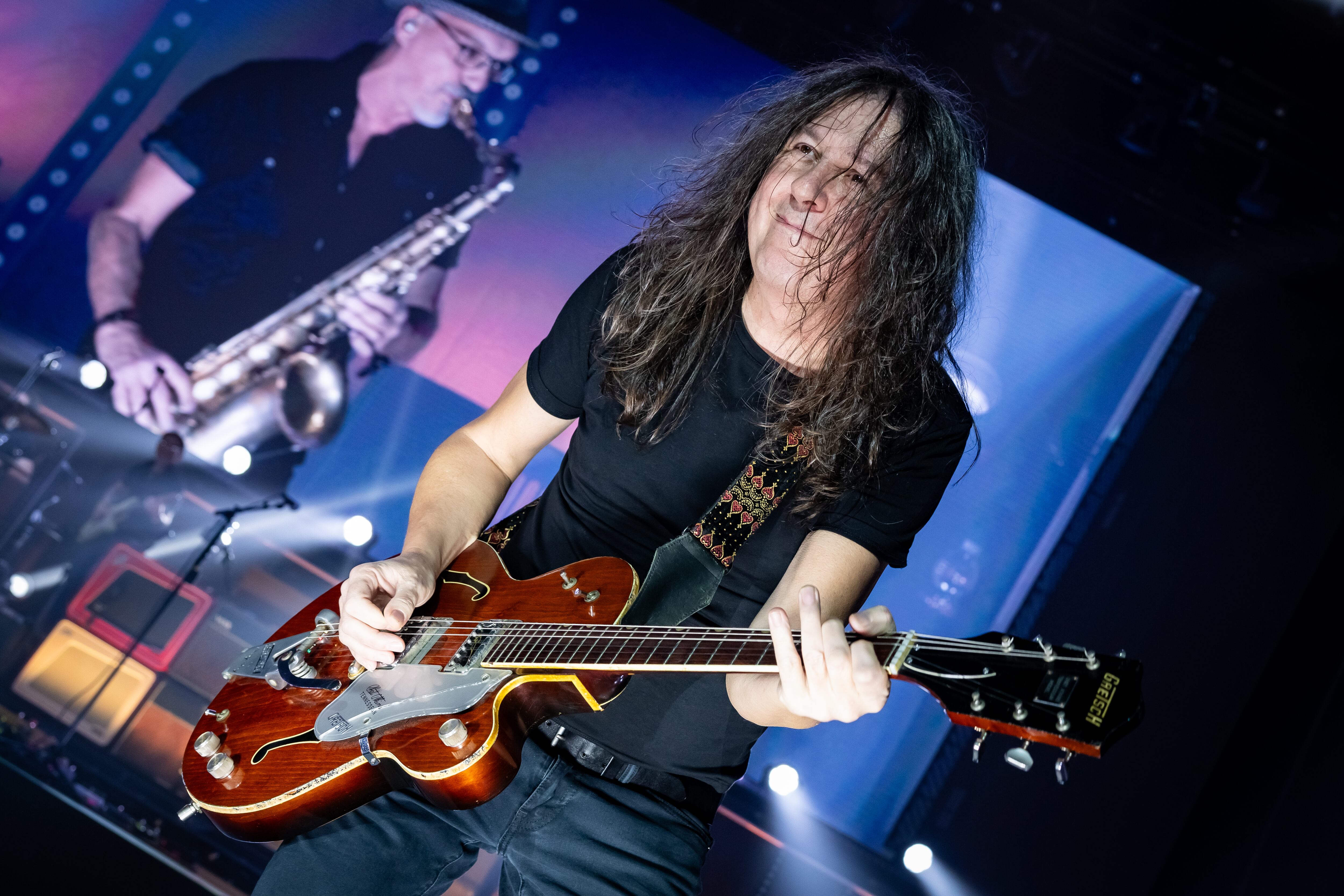 Carlos Raya, de Fito & Fitipaldis, actuando en el Movistar Arena de Madrid ./ Aldara Zarraoa/Redferns