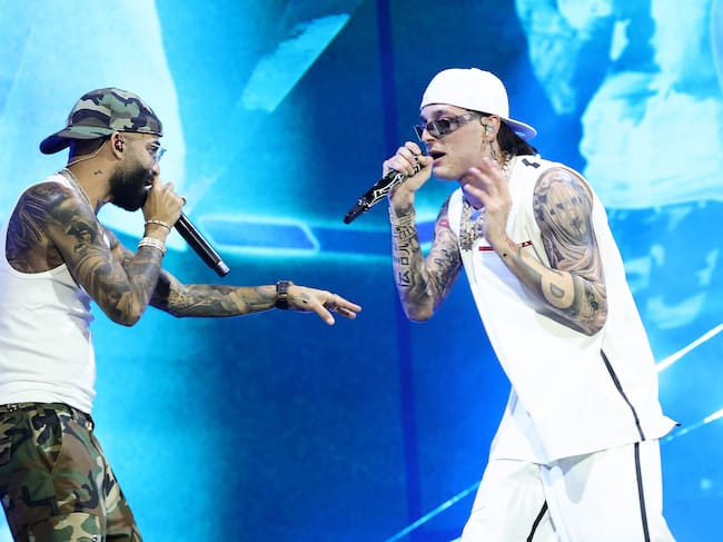 La lista se completó con Arcángel con el que ha lanzado recientemente Peso completo que cantaron juntos ante el público de Coachella. Momento en el que dejó los corridos tumbados para sumergirse en el trap. Podría ser uno de los temas que se incluyan en ‘Éxodo’, su próximo álbum.