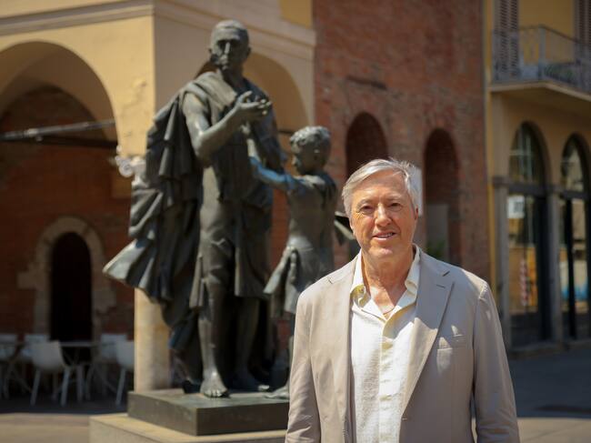 Alejandro G. Roemmers, recorriendo los lugares que marcaron la vida de Antonio Stradivari en Cremona.