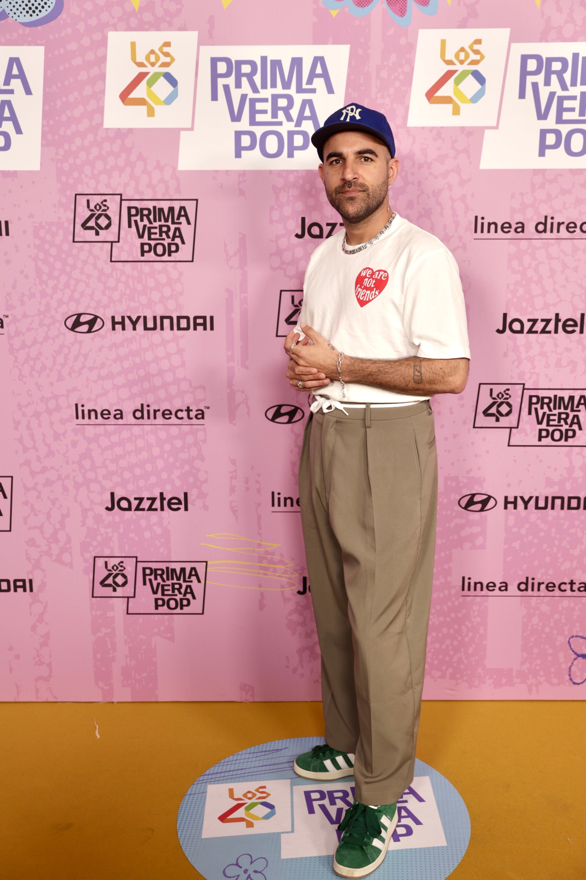 Hace tan solo dos días Nil Moliner fue el protagonista de un LOS40 Stage y hoy se suma a esta fiesta de la que puede considerar su familia. 'Nosotros no somos amigos' dice el corazón de su familia y es que... somos más.