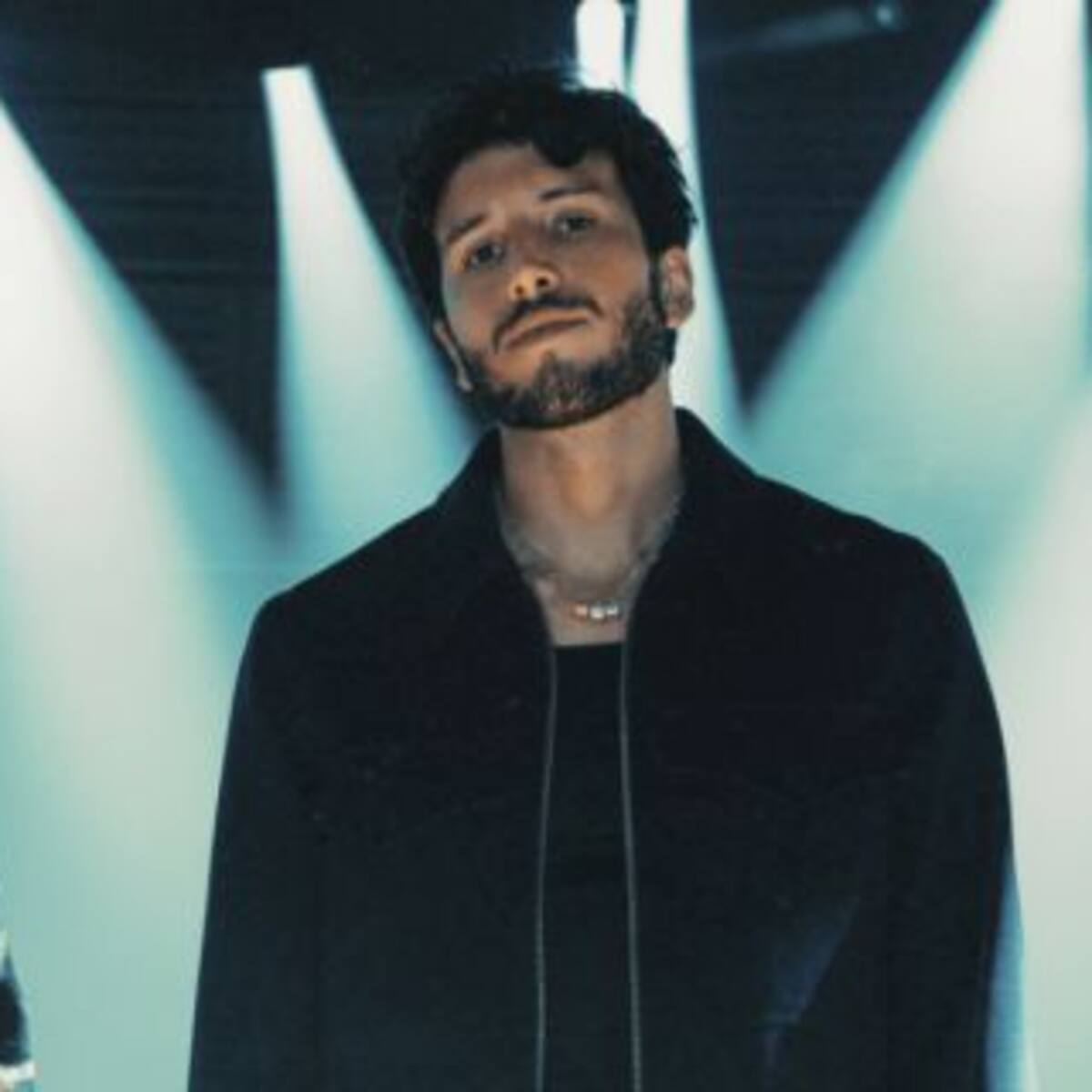 Sebastián Yatra compartió una versión acústica de "Pareja del Año"