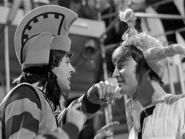 Paul McCartney y John Lennon en el rodaje de 'Around The Beatles'