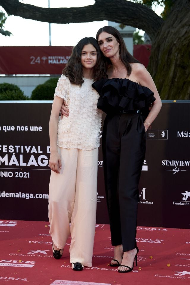 Paz Vega (d) y su hija Ava Salazar (i) acuden al estreno de &#039;La casa del caracol&#039; en el marco de la 24 edición del Festival de cine de Málaga