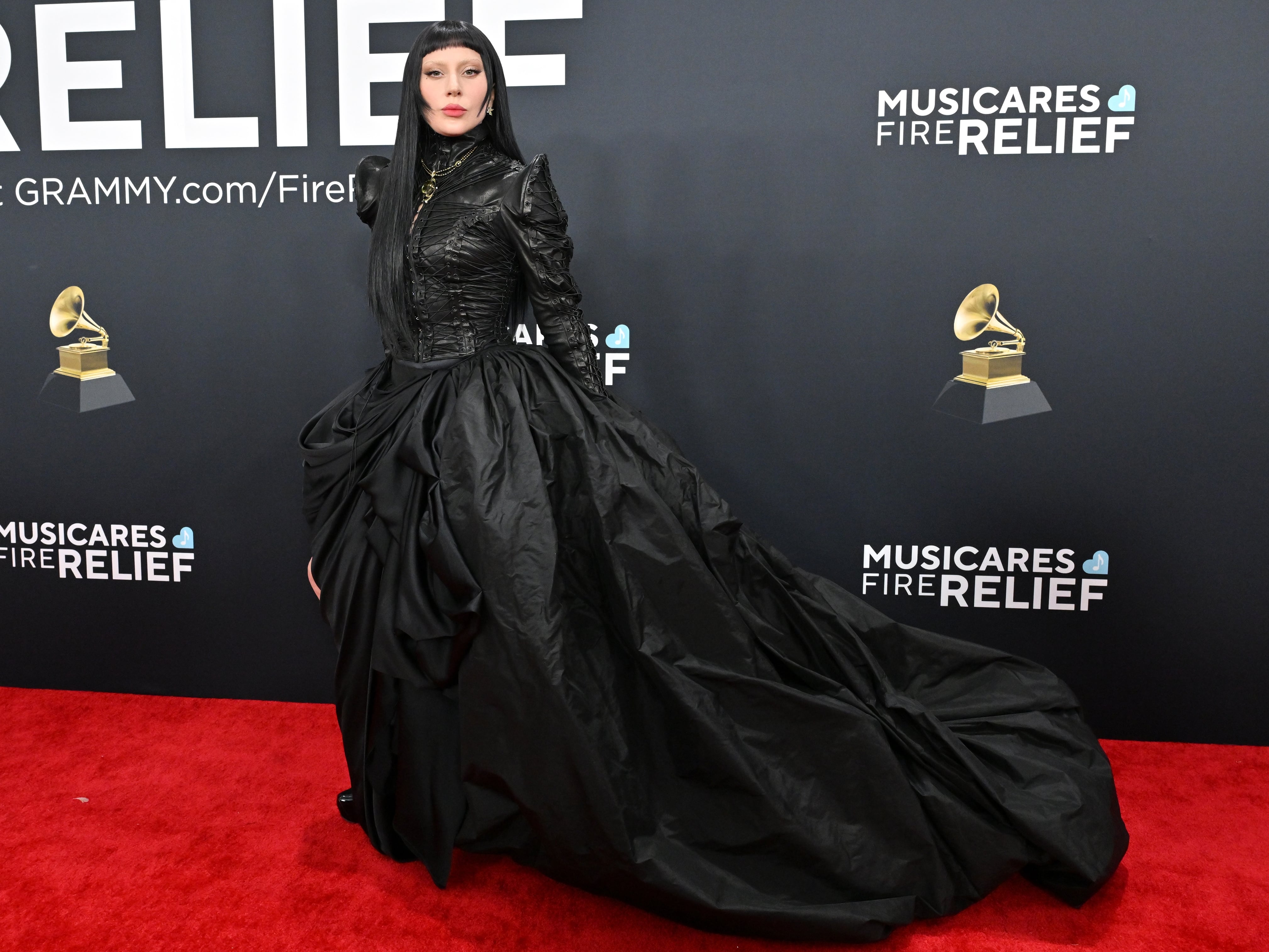 Lady Gaga, todo al negro en la alfombra de la 67ª edición de los Premios Grammy en Los Ángeles. / Axelle/Bauer-Griffin/FilmMagic