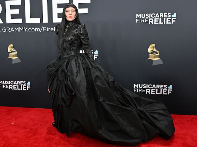 Lady Gaga, todo al negro en la alfombra de la 67ª edición de los Premios Grammy en Los Ángeles. / Axelle/Bauer-Griffin/FilmMagic