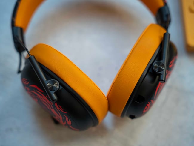 Razer viste de fuego sus BlackShark V3 X HyperSpeed con la nueva edición Charizard