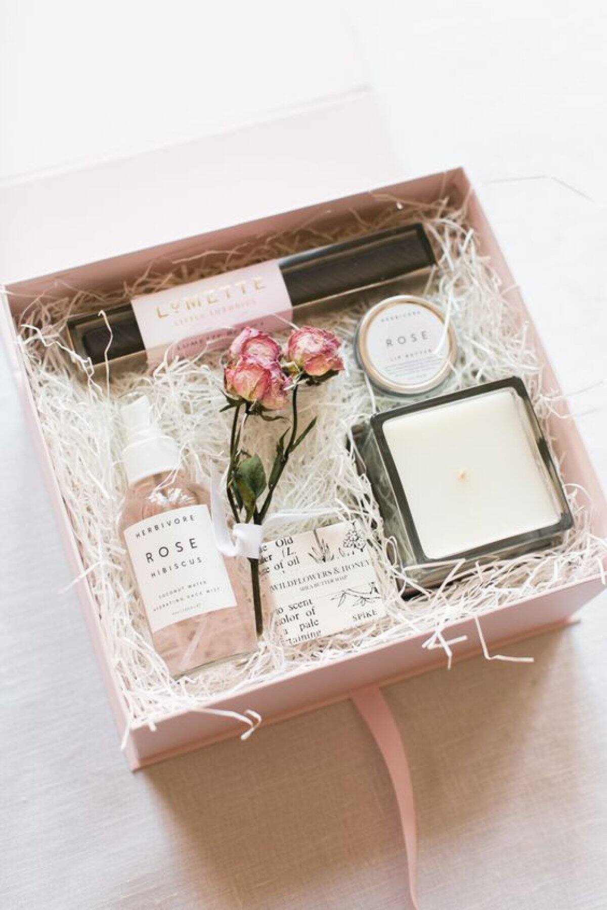 Una caja con sus productos favoritos