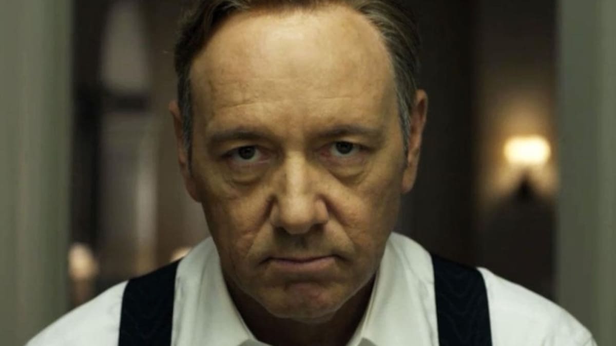 Kevin Spacey sale del armario y reconoce que abusó de un joven de 14 años