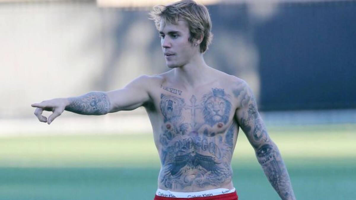 Justin Bieber se tatuó la cara