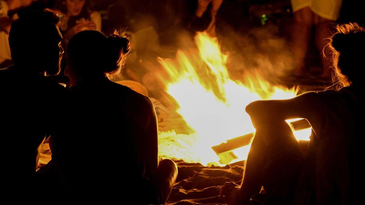12 rituales sencillos para atraer a la suerte la noche de San Juan, que puedes hacer en la playa o en casa