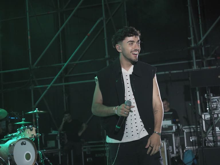 Álex Márquez muy contento de salir al escenario en LOS40 Santiago Pop