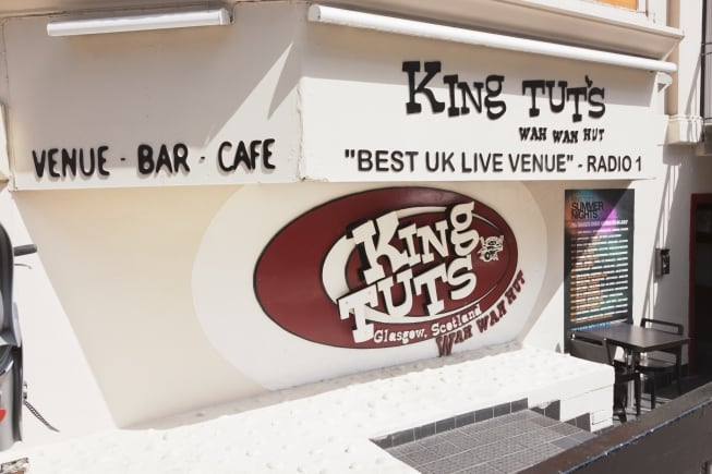 La entrada de King Tut&#039;s Wah Wah Hut en Glasgow