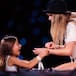 Así nace la tradición de las pulseras de la amistad en los conciertos de Taylor Swift