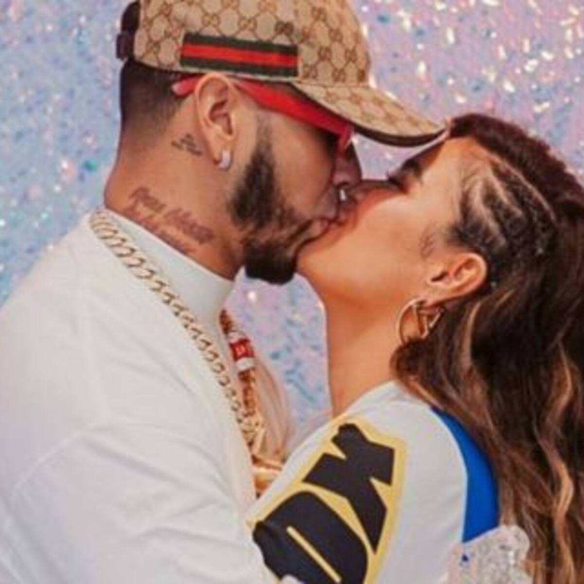 En medio de los rumores de separación, Anuel AA le hizo un increíble regalo a Karol G