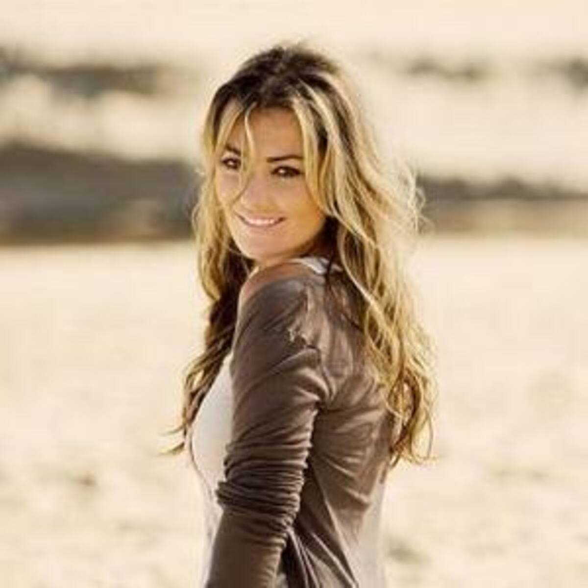 ¿Quieres escuchar el nuevo disco de Amaia Montero junto a la propia artista?